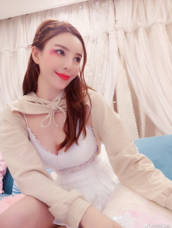 巨乳美女推女郎湿身郑瑞熙浴室湿身诱惑写真图片以及视频资源合集