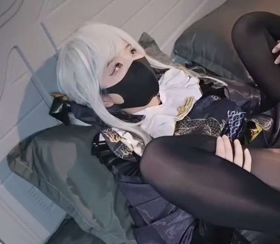 黑丝御姐 银发面具misa酱卧室迷情写真图片以及视频合集下载