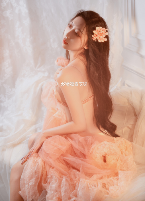 私房照片 娇柔凛酱哎呀闺房晨曦私语写真套图合集下载 私房照片 娇柔凛酱哎呀闺房晨曦私语写真套图合集下载