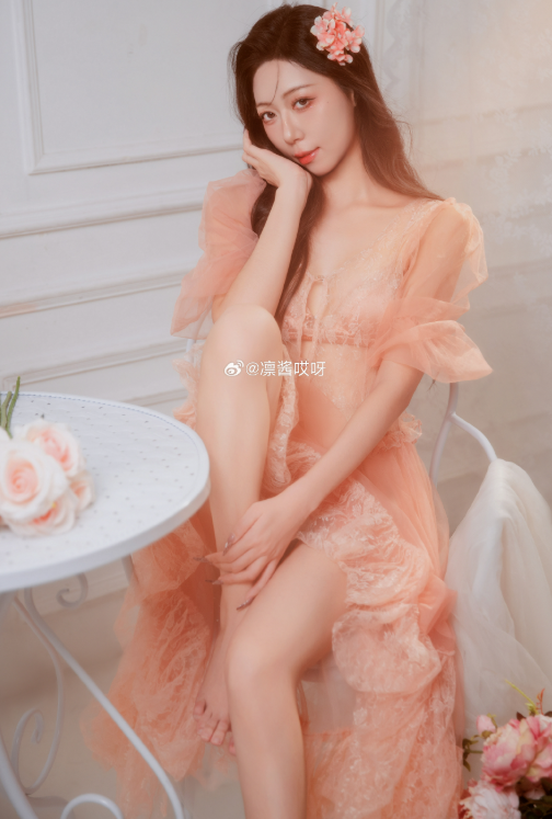 私房照片 娇柔凛酱哎呀闺房晨曦私语写真套图合集下载 私房照片 娇柔凛酱哎呀闺房晨曦私语写真套图合集下载