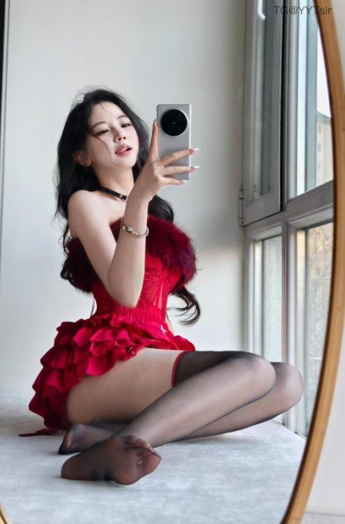 私房照片 娇羞快手 刘二萌居家沙发魅影写真图包合集下载