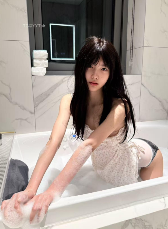 私房照片 微密圈 湿身诱惑 抖音 一只香 浴室私密 写真套图合集下载 私房照片 微密圈 湿身诱惑 抖音 一只香 浴室私密 写真套图合集下载