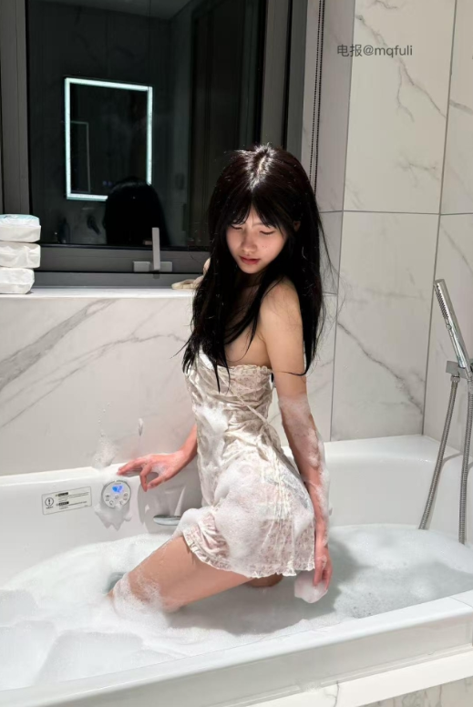 私房照片 微密圈 湿身诱惑 抖音 一只香 浴室私密 写真套图合集下载