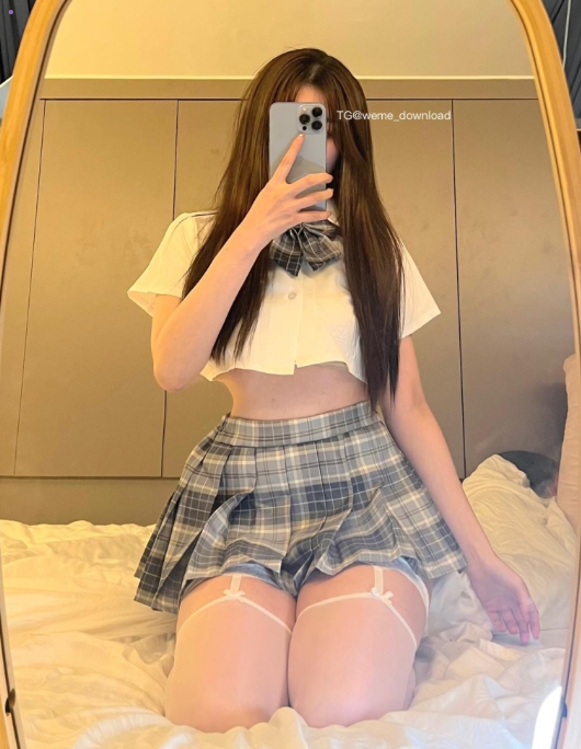 白丝美腿福利 微密圈纯真可爱抖音 不二梅Miko校服私房写真套图合集下载