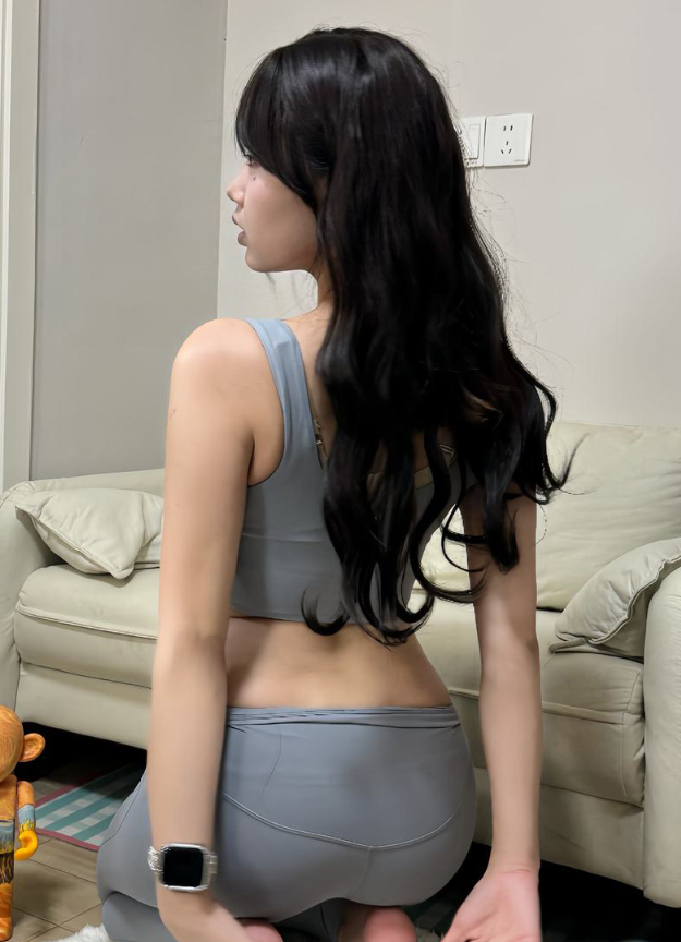 丝袜美足福利 微密圈 娇俏抖音 乖乖雪崽蓝裙黑丝角色扮演风写真套图合集下载