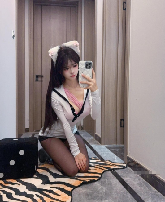 丝袜诱惑 微密圈 纯欲抖音 卿风猫系女友私房写真图片以及视频合集下载