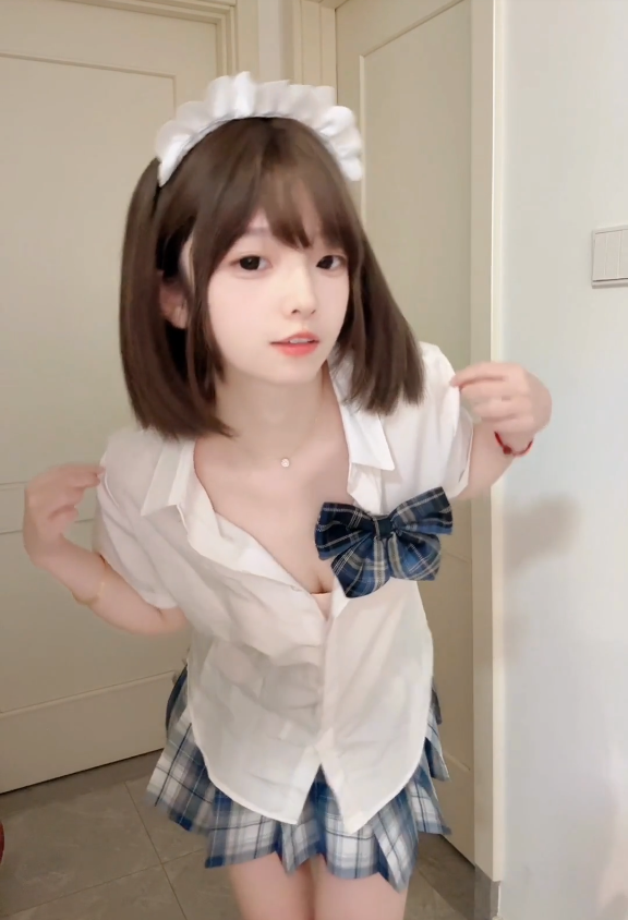 萝莉少女控微密圈娇俏抖音 妃妃酱女仆学园风写真图包合集下载