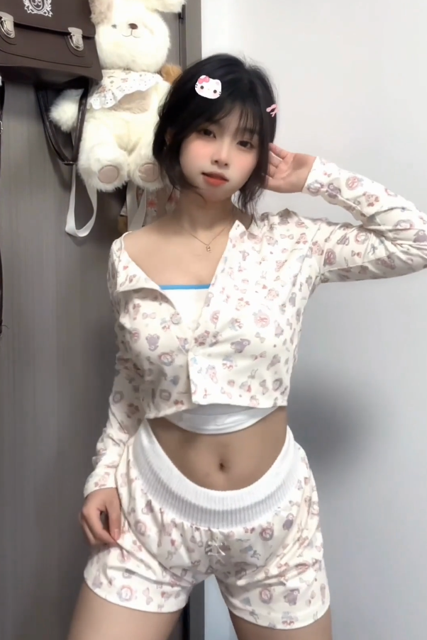 萝莉少女控 微密圈 清纯抖音 妮子敏午后阳光邂逅写真资源合集下载 萝莉少女控 微密圈 清纯抖音 妮子敏午后阳光邂逅写真资源合集下载