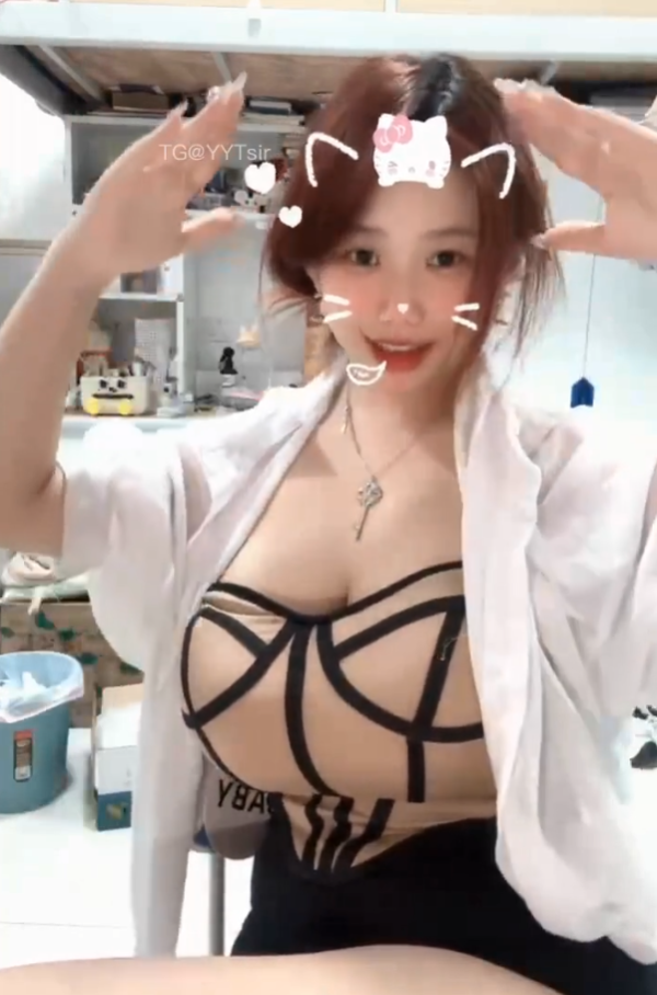 巨乳美女微密圈俏皮抖音 小云同学宿舍活力甜笑写真图片以及视频资源合集 巨乳美女微密圈俏皮抖音 小云同学宿舍活力甜笑写真图片以及视频资源合集