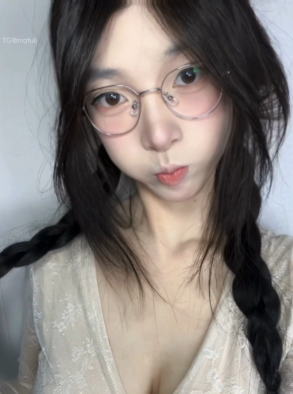 私房照片 微密圈 清纯抖音 小熊大王居家慵懒风写真图片以及视频合集下载