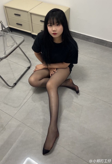 丝袜少女控 微密圈 无辜眼神 抖音 小郑打工仔 黑丝清纯诱惑写真图片以及视频资源合集