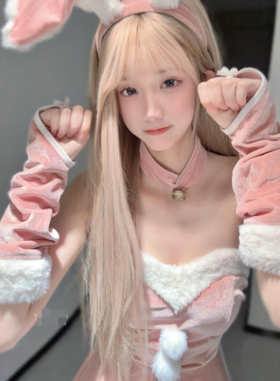 美足控福利 微密圈 娇俏抖音 小霞佩奇女仆装黑丝美足诱惑写真套图合集下载