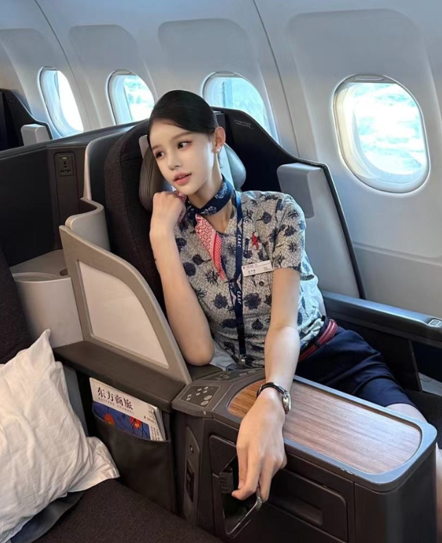 制服诱惑 微密圈 端庄抖音 曹思妮空姐风情写真图片以及视频资源合集