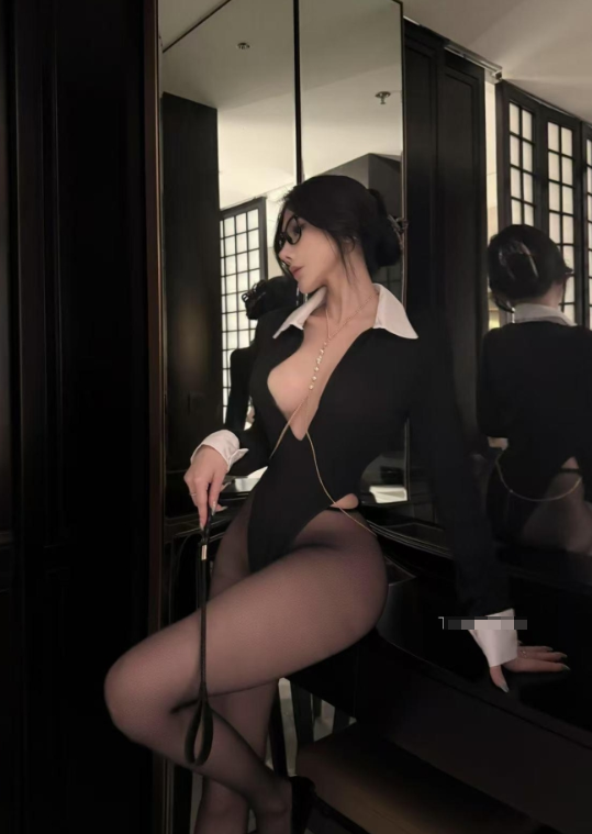 黑丝御姐 微密圈 冷艳抖音 肥嘉女王诱惑写真图片以及视频合集下载