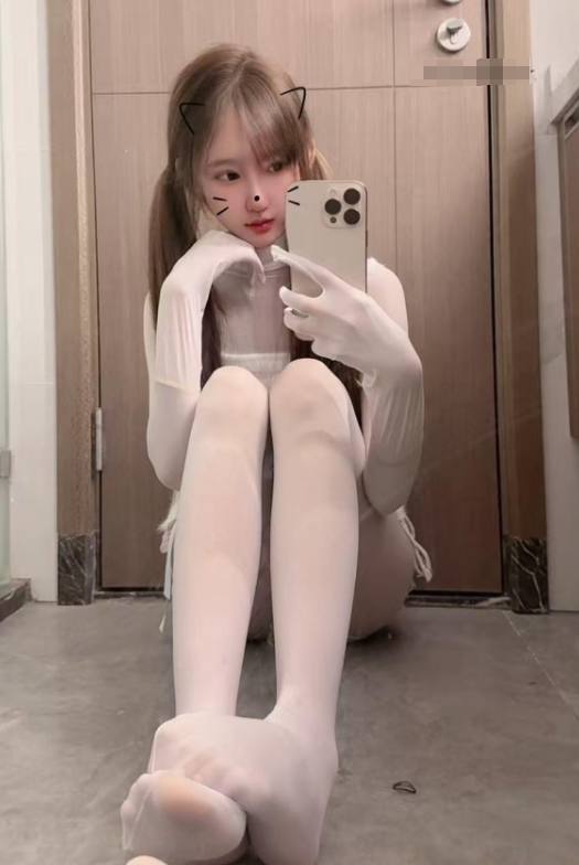 美足控福利 微密圈 清纯抖音 胡逗逗居家自拍玉足诱惑写真图片以及视频合集下载