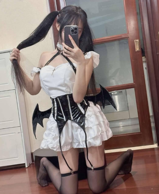 黑丝美腿福利 微密圈的俏皮可爱 抖音 董一涵 女仆黑丝私房写真图包合集下载