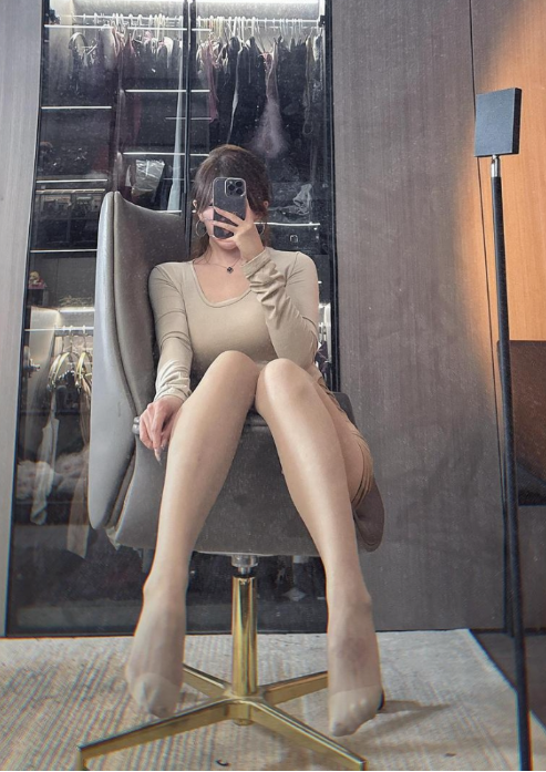 制服诱惑微密圈魅惑野结白兔女郎写真套图合集下载 制服诱惑微密圈魅惑野结白兔女郎写真套图合集下载