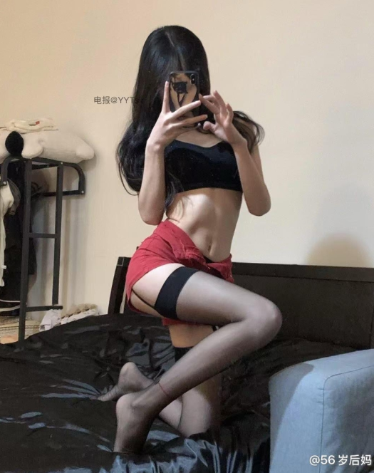 黑丝美腿福利 微密圈 魅惑抖音 56岁后妈红黑沙发诱惑写真资源合集下载