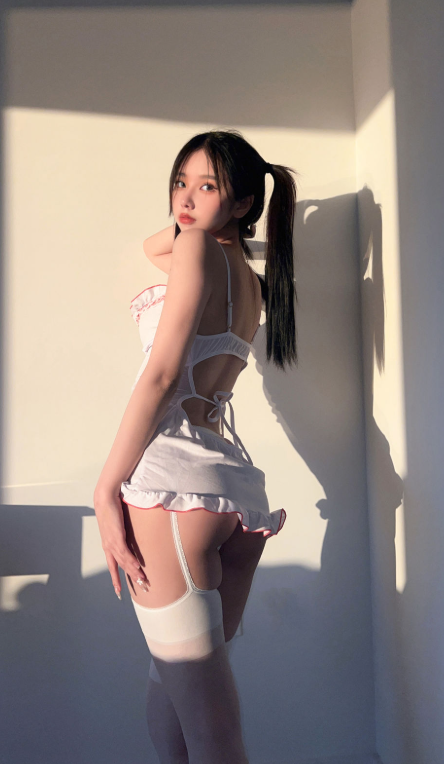 果咩酱w《情人节》纯欲护士娇嗔写真套图合集下载 果咩酱w《情人节》纯欲护士娇嗔写真套图合集下载