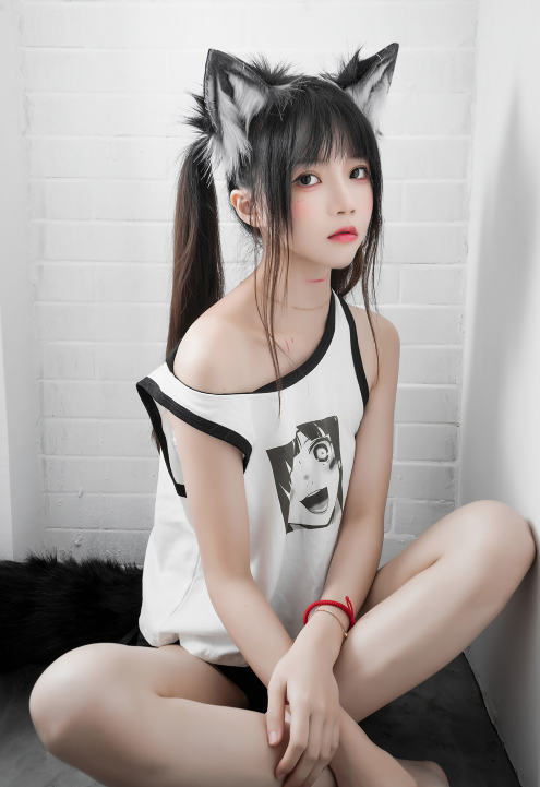 桜桃喵《狼崽崽》阶梯萌狼娇俏写真图片以及视频合集下载