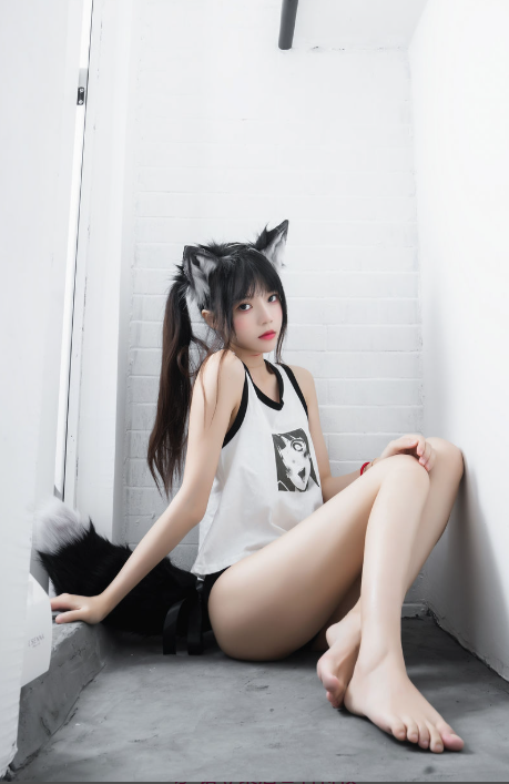 桜桃喵《狼崽崽》阶梯萌狼娇俏写真图片以及视频合集下载