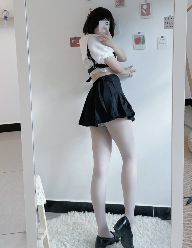 私房照片 撩人田璐璐居家性感写真图片以及视频合集