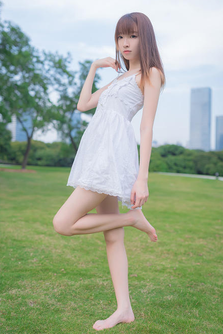 萝莉少女控 清新祖木子公园草地赤足写真图包合集下载 萝莉少女控 清新祖木子公园草地赤足写真图包合集下载