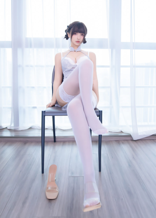 丝袜美腿福利 纯欲神楽坂真冬雪糕小姐窗台白丝写真套图合集下载