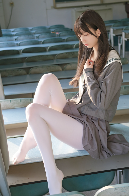 稚乖画册 赤西夜夜《教室》课桌白丝写真图包合集下载