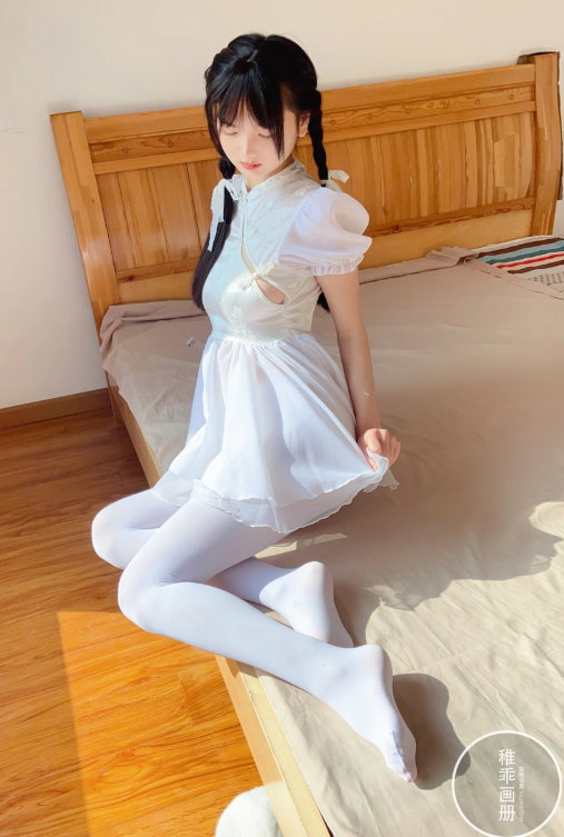 稚乖画册 赤西夜夜《嬉戏》阳光卧室80D白丝清纯写真套图合集下载