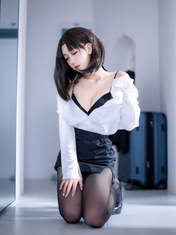 丝袜诱惑 惹人怜爱蓝小沂KiKi OL风室内写真图片以及视频资源合集 丝袜诱惑 惹人怜爱蓝小沂KiKi OL风室内写真图片以及视频资源合集