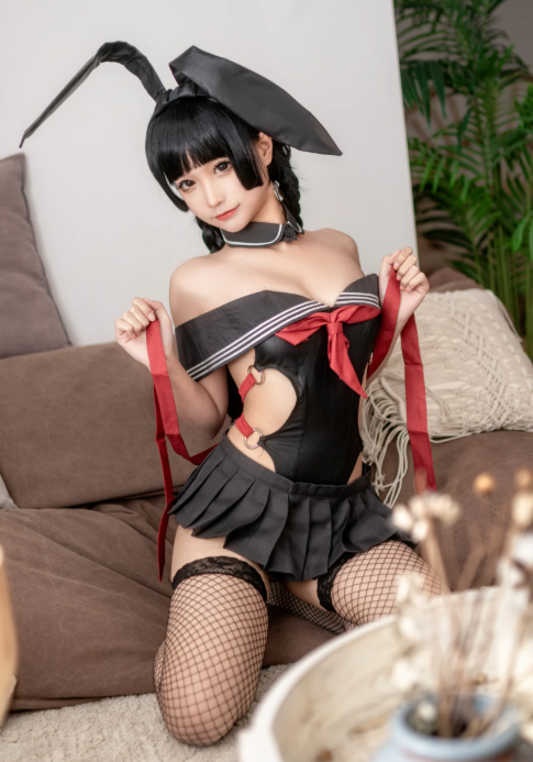 丝袜诱惑 娇媚蠢沫沫-卯月桃子 沙发黑丝兔女郎写真套图合集下载