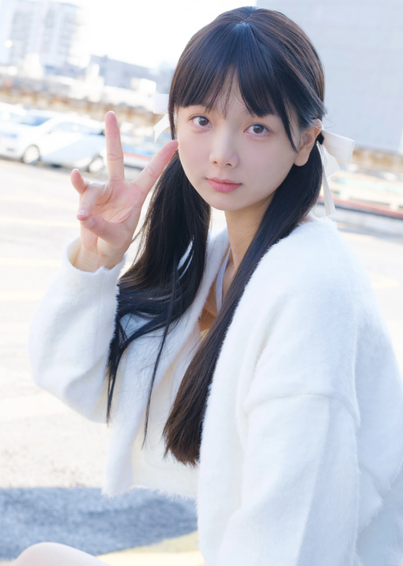 稚乖画册 赤西夜夜《天台停车场肉丝双马尾》及天台双马尾清纯写真图包合集下载