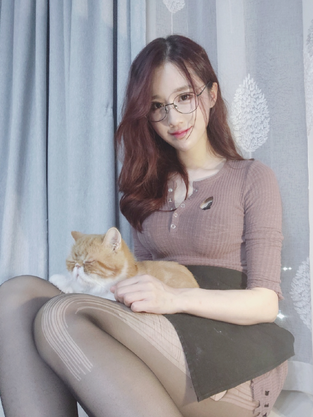 丝袜美女 轩子巨2兔微密圈眼镜娘居家撸猫写真图片以及视频合集 丝袜美女 轩子巨2兔微密圈眼镜娘居家撸猫写真图片以及视频合集