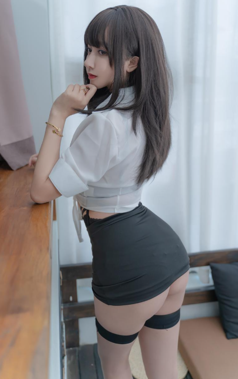 过期米线线喵《职场新人》办公室魅惑娇羞写真图包合集下载