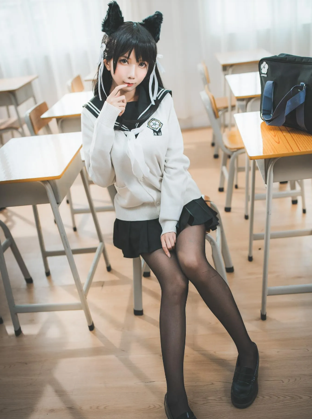 丝袜少女控 娇俏迷失人形QUQ猫耳校服写真套图合集下载 丝袜少女控 娇俏迷失人形QUQ猫耳校服写真套图合集下载