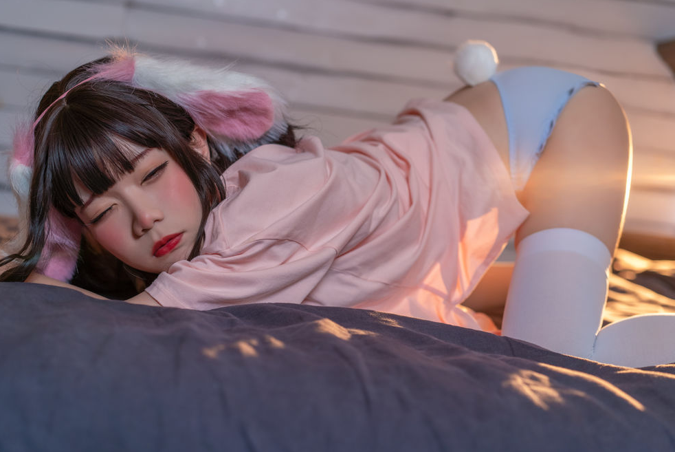 白丝萝莉控 娇憨铁打萌萌兽耳娘居家酣睡写真图片以及视频资源合集