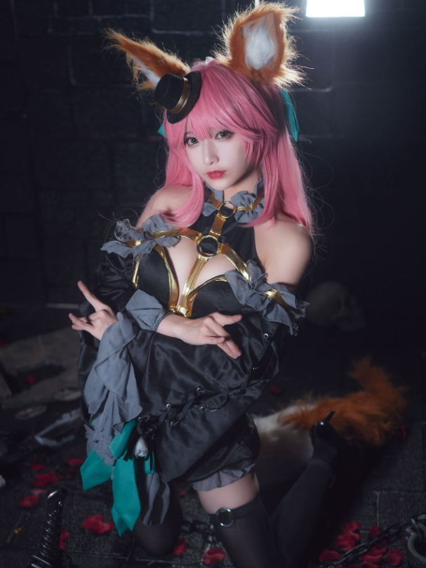 黑丝御姐 魅惑铁板烧鬼舞w暗黑魔女Cosplay写真图包合集下载