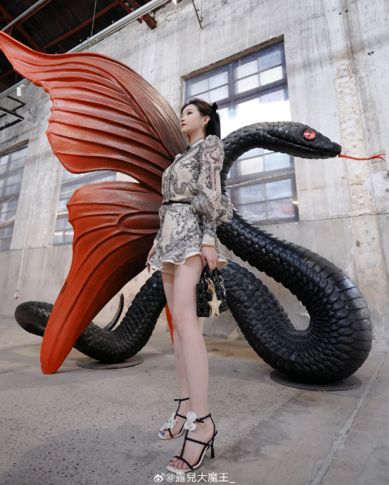 黑丝御姐 优雅露兒大魔王艺术天使风写真图包合集下载 黑丝御姐 优雅露兒大魔王艺术天使风写真图包合集下载