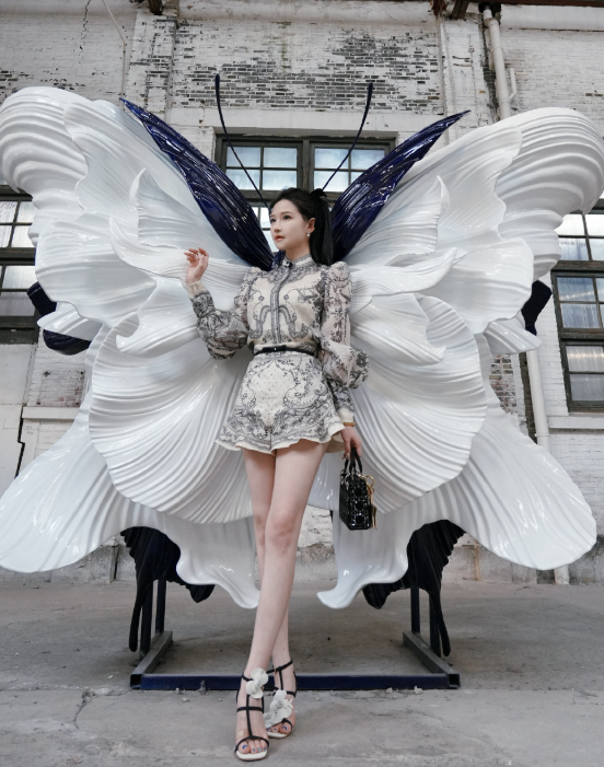 黑丝御姐 优雅露兒大魔王艺术天使风写真图包合集下载 黑丝御姐 优雅露兒大魔王艺术天使风写真图包合集下载