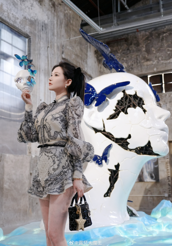 黑丝御姐 优雅露兒大魔王艺术天使风写真图包合集下载 黑丝御姐 优雅露兒大魔王艺术天使风写真图包合集下载