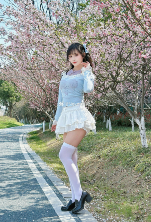 白丝美腿福利 甜美neko薇薇梦幻洋装写真图片以及视频合集下载