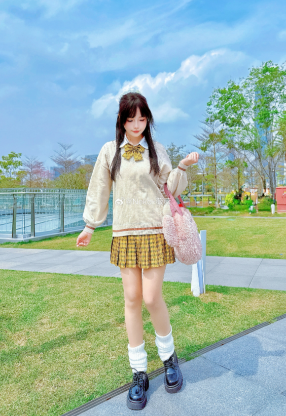 白丝美腿福利 甜美neko薇薇梦幻洋装写真图片以及视频合集下载