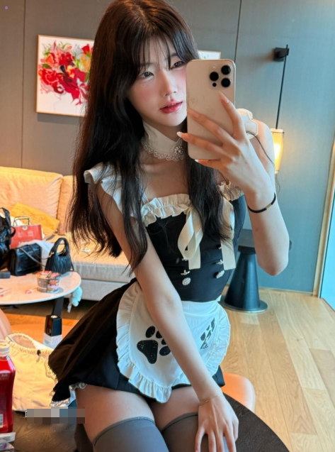 岛遇 抖音 一只香《俏皮瞬间》对镜自拍纯欲写真图包合集下载