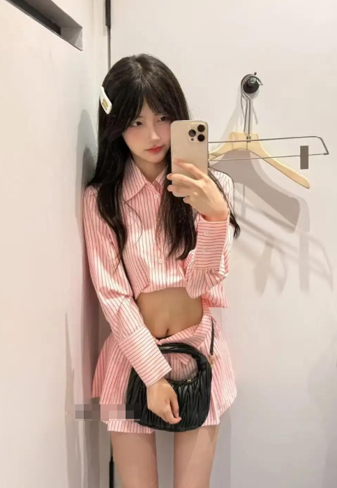 岛遇 抖音 一只香《俏皮瞬间》对镜自拍纯欲写真图包合集下载