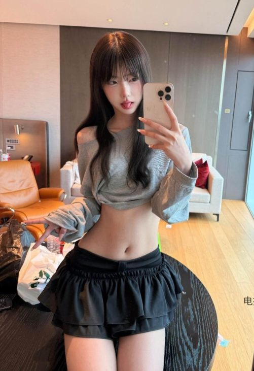 岛遇 抖音 一只香《俏皮瞬间》对镜自拍纯欲写真图包合集下载