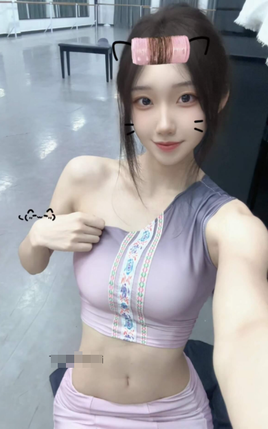 岛遇 抖音 一笑呢《舞室派对》腹肌马甲线活力写真图片以及视频合集