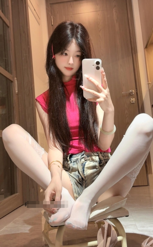 岛遇 抖音 小甜酒子《粉色约定》闺房娇嫩写真图片以及视频合集下载