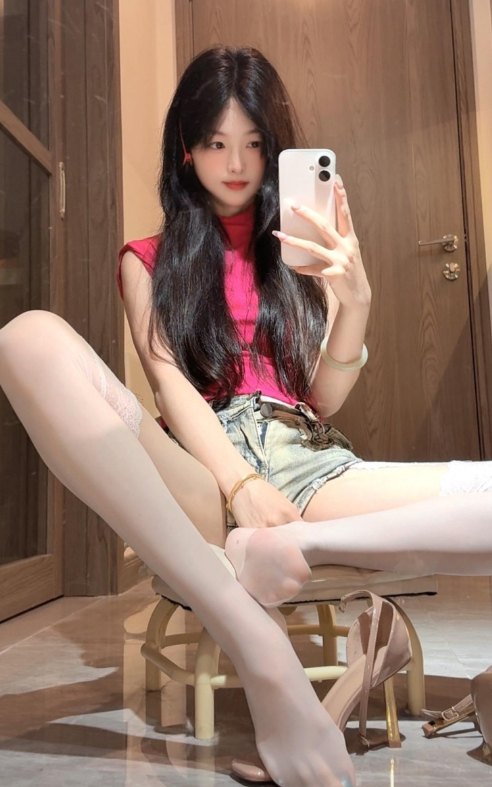 岛遇 抖音 小甜酒子《粉色约定》闺房娇嫩写真图片以及视频合集下载