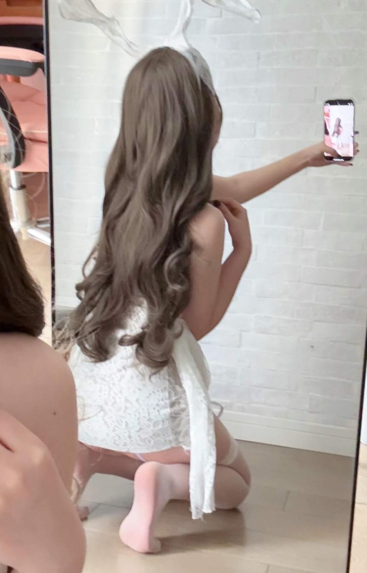 岛遇 抖音 小瞳《蕾丝白兔》及对镜自拍圣洁写真图片以及视频资源合集